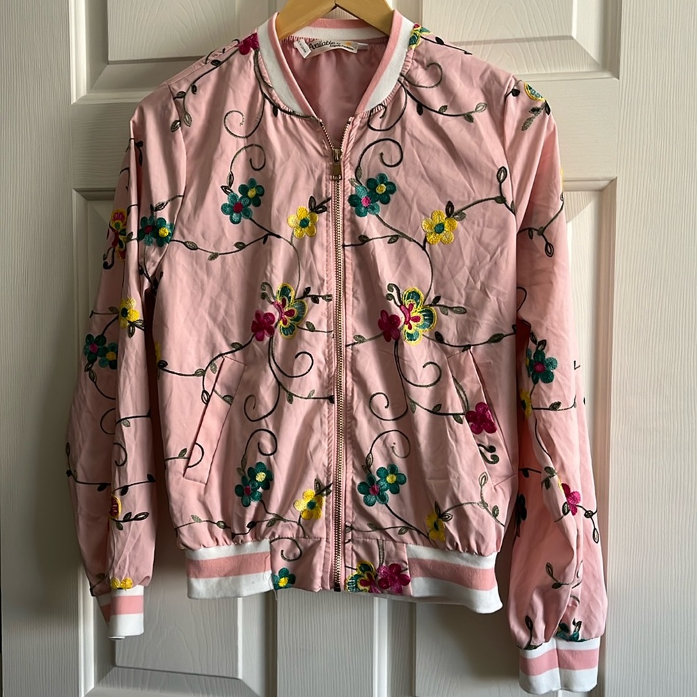 Like New NWOT Angela Fashion Pink Embroidered Floral Butterfly Bomber Jacket M